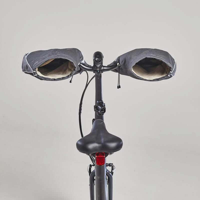 BTWIN MANCHONS EN TISSU CHAUD ET IMPERMEABLE AMOVIBLES VELO VILLE 940 GRIS 2 BTWIN MANCHONS EN TISSU CHAUD ET IMPERMEABLE AMOVIBLES VELO VILLE 940 GRIS – Image 2