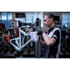 Montage D'un Accessoire Vélo