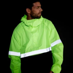 BTWIN PONCHO PLUIE VISIBILITE JOUR NUIT 560 NOIR JAUNE FLUO -Cycle Libre Magasin poncho pluie visibilite jour nuit 560 noir jaune fluo 9