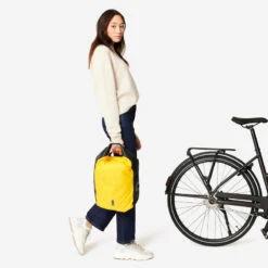 SACOCHE VELO SUR PORTE-BAGAGES 500 20L IMPERMEABLE JAUNE 9 SACOCHE VELO SUR PORTE-BAGAGES 500 20L IMPERMEABLE JAUNE -Cycle Libre Magasin sacoche velo sur porte bagages 500 20l impermeable jaune 3