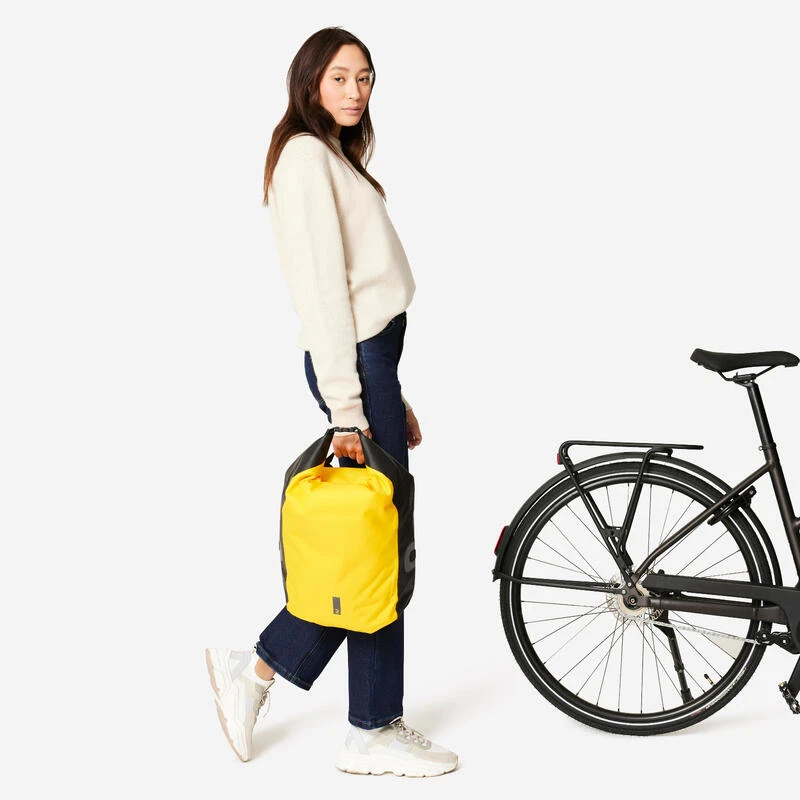 SACOCHE VELO SUR PORTE-BAGAGES 500 20L IMPERMEABLE JAUNE 4 SACOCHE VELO SUR PORTE-BAGAGES 500 20L IMPERMEABLE JAUNE – Image 4