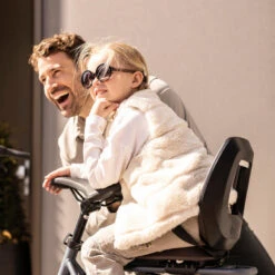 Bobike Siège Arrière Vélo Porte-bagages One Junior - Jusqu'à 35kg Noir Et Marron -Cycle Libre Magasin siege arriere velo porte bagages one junior jusqua 35kg noir et marron 5