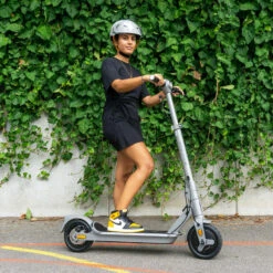 Trottinette électrique 85 Signature - Autonomie 35km - AVEC CLIGNOTANTS 10 Trottinette électrique 85 Signature - Autonomie 35km - AVEC CLIGNOTANTS -Cycle Libre Magasin trottinette electrique 85 signature autonomie 35km avec clignotants 4