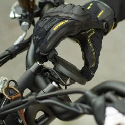 SP CONNECT UNIVERSAL CHARGING PHONE CLAMP SPC+ -Cycle Libre Magasin universal charging phone clamp spc 3