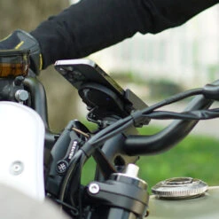 SP CONNECT UNIVERSAL CHARGING PHONE CLAMP SPC+ -Cycle Libre Magasin universal charging phone clamp spc 4