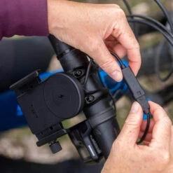 SP CONNECT UNIVERSAL CHARGING PHONE CLAMP SPC+ -Cycle Libre Magasin universal charging phone clamp spc 6