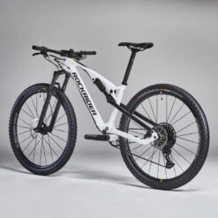 Rockrider Vélo VTT Cross Country XC 900 S Cadre Carbone Et Aluminium Blanc -Cycle Libre Magasin velo vtt cross country xc 900 s cadre carbone et aluminium blanc 2